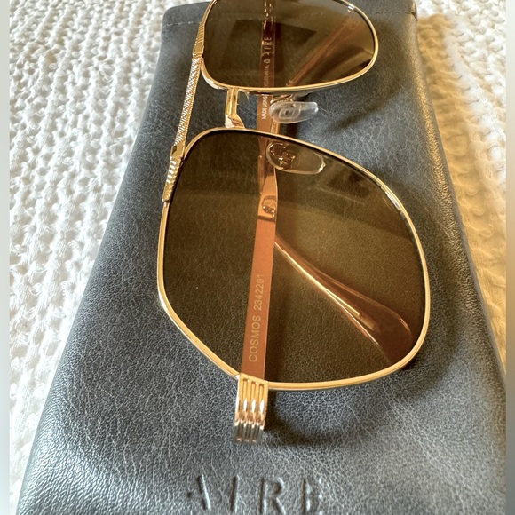 Cosmos in bright gold & tan tint - Picture 5 of 6